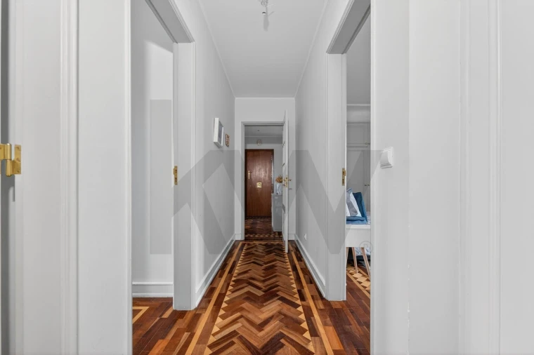 Apartamento T5 para Venda em Alvalade Foto 19
