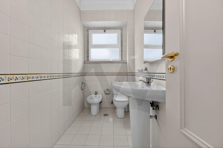 Apartamento T5 para Venda em Alvalade Foto 42