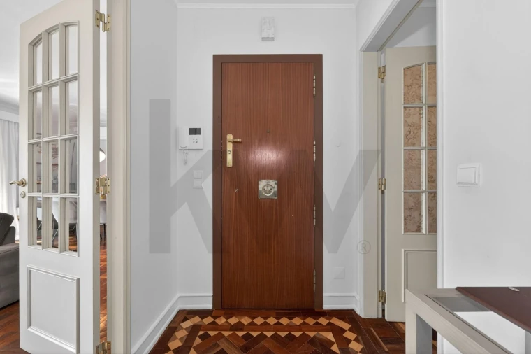 Apartamento T5 para Venda em Alvalade Foto 7
