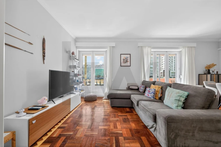 Apartamento T5 para Venda em Alvalade Foto 8