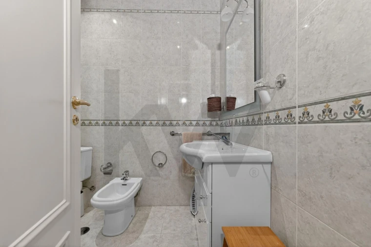 Apartamento T5 para Venda em Alvalade Foto 34