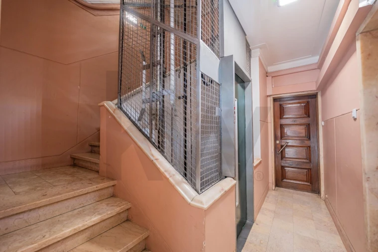 Apartamento T5 para Venda em Alvalade Foto 6