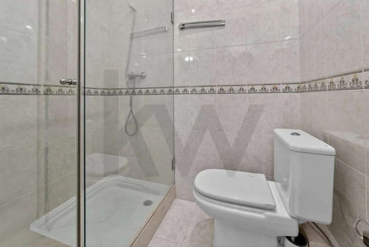 Apartamento T5 para Venda em Alvalade Foto 33