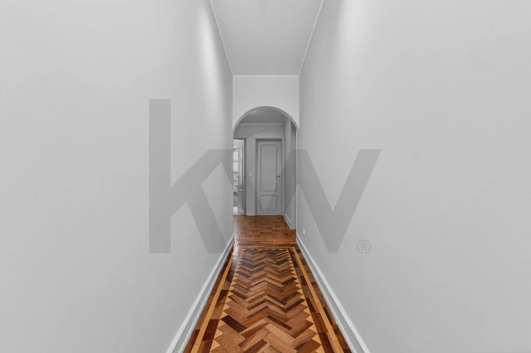 Apartamento T5 para Venda em Alvalade Foto 35