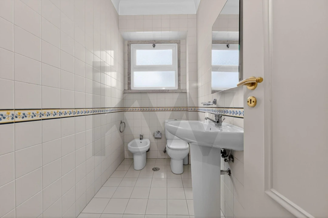Apartamento T5 para Venda em Alvalade Foto 42