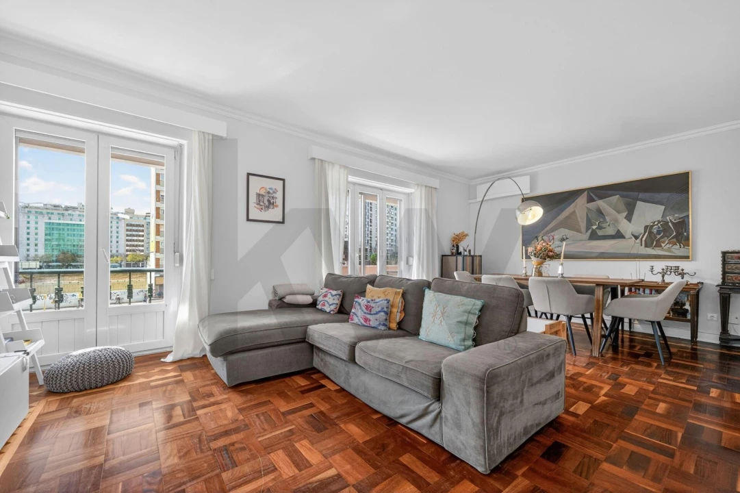 Apartamento T5 para Venda em Alvalade Foto 10