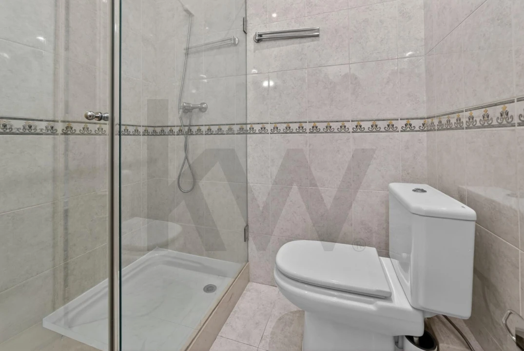 Apartamento T5 para Venda em Alvalade Foto 33
