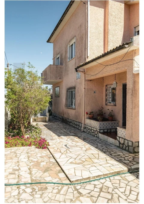 Moradia T4 para Venda em Charneca de Caparica e Sobreda