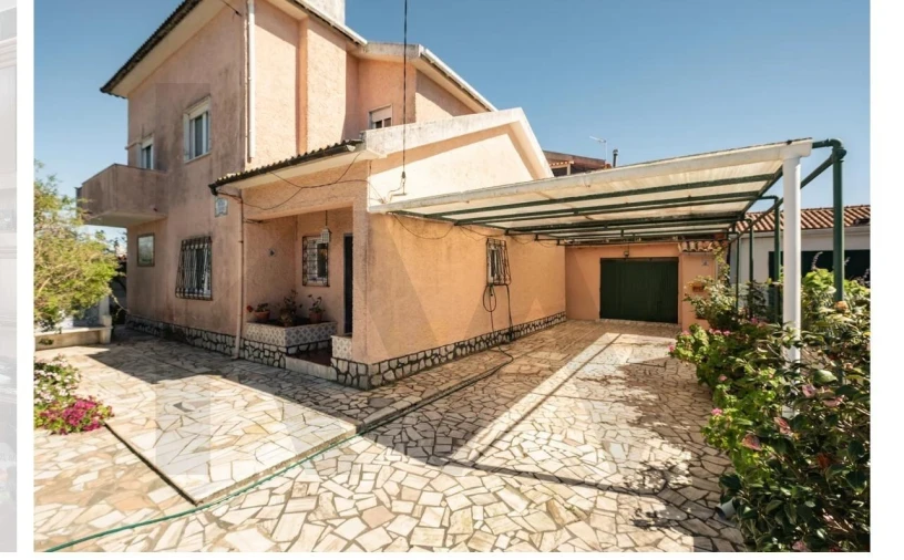 Moradia T4 para Venda em Charneca de Caparica e Sobreda Foto 4