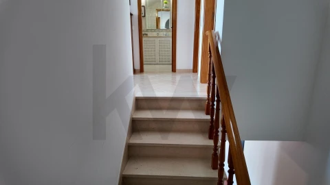 Moradia T4 para Venda em Albufeira e Olhos de Água