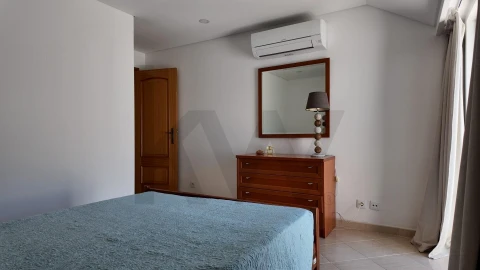 Moradia T4 para Venda em Albufeira e Olhos de Água
