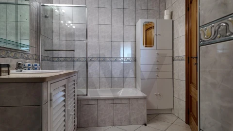 Moradia T4 para Venda em Albufeira e Olhos de Água