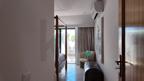 Moradia T4 para Venda em Albufeira e Olhos de Água