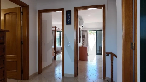 Moradia T4 para Venda em Albufeira e Olhos de Água