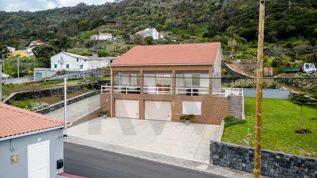 Moradia T3 para Venda em Calheta Foto 40
