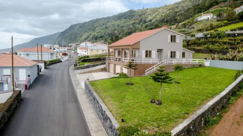 Moradia T3 para Venda em Calheta