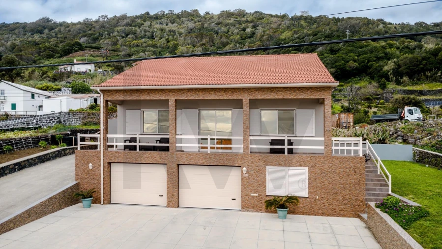 Moradia T3 para Venda em Calheta Foto 2