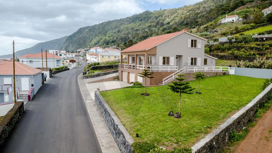 Moradia T3 para Venda em Calheta Foto 18