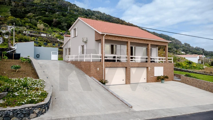 Moradia T3 para Venda em Calheta Foto 17
