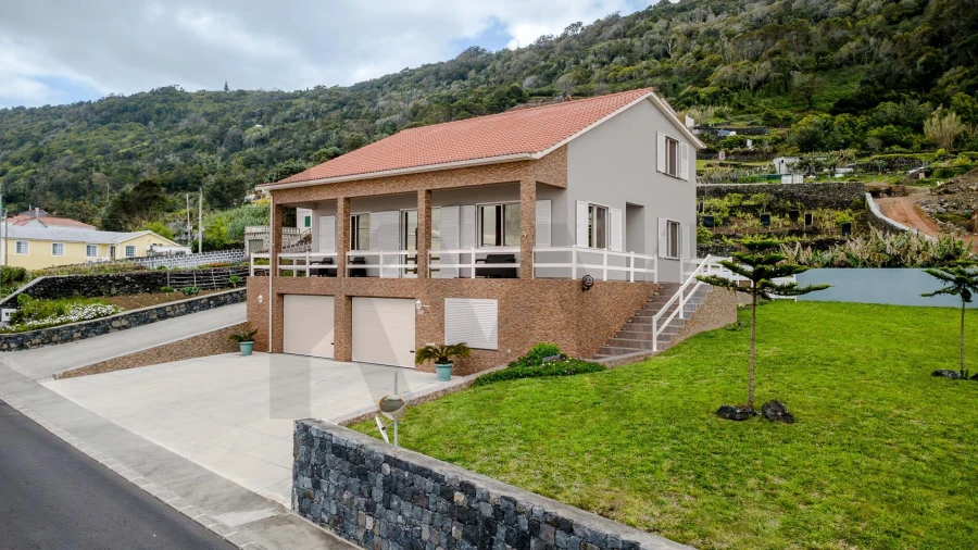 Moradia T3 para Venda em Calheta