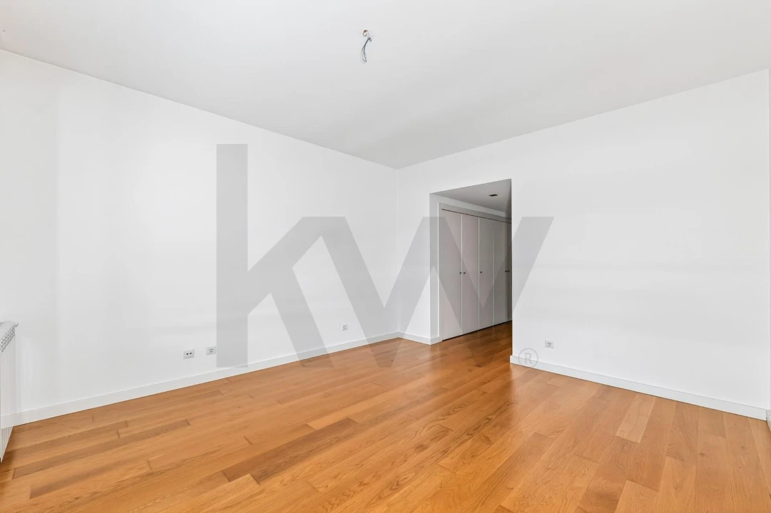 Apartamento T3 para Arrendamento em Lumiar Foto 10