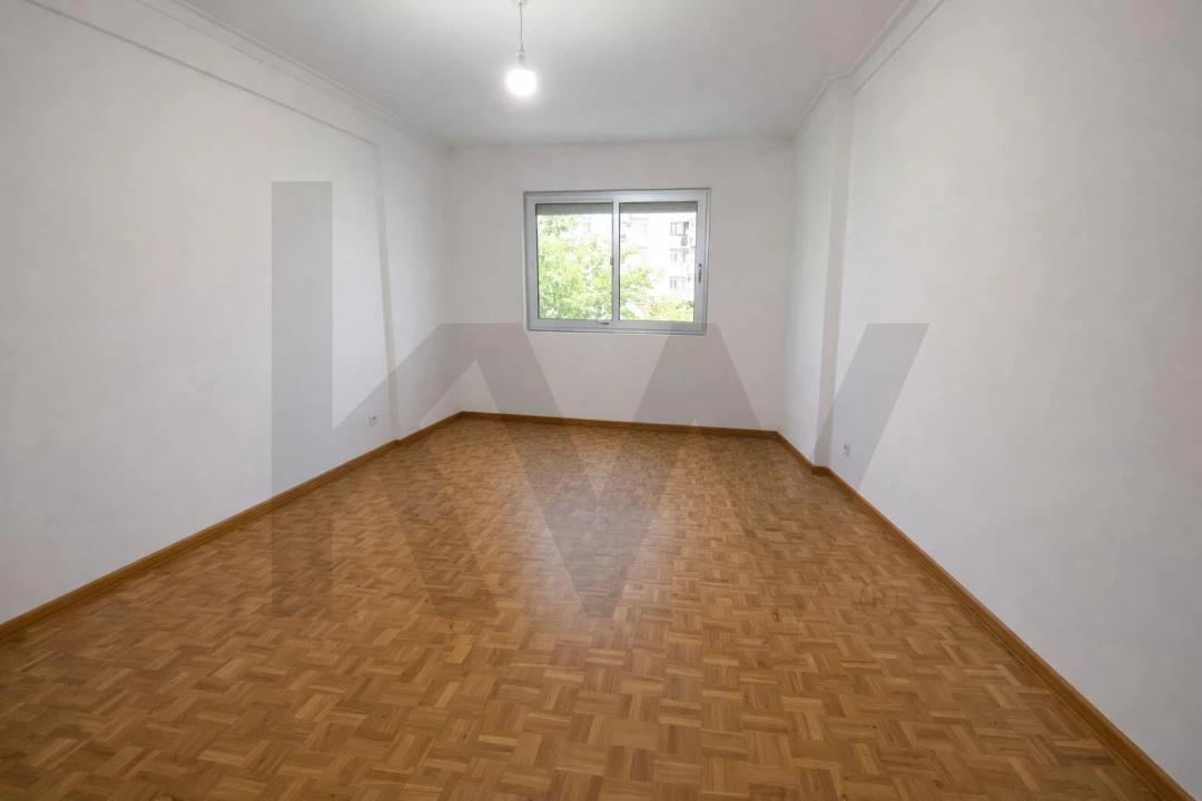 Apartamento T2 para Venda em Queluz e Belas Foto 4