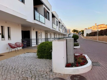 Moradia T3 para Arrendamento em Albufeira e Olhos de Água
