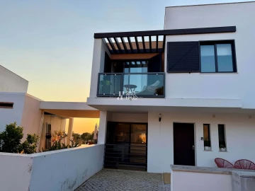 Moradia T3 para Arrendamento em Albufeira e Olhos de Água