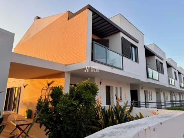 Moradia T3 para Arrendamento em Albufeira e Olhos de Água