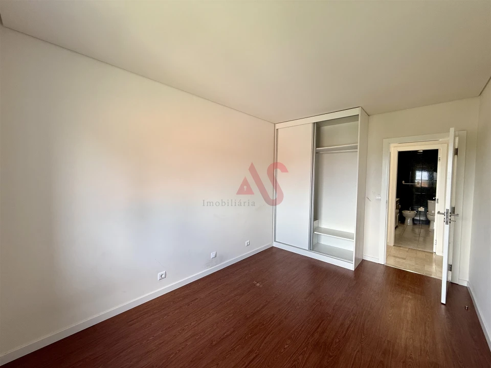 Apartamento T3 para Arrendamento em Figueiro Foto 12
