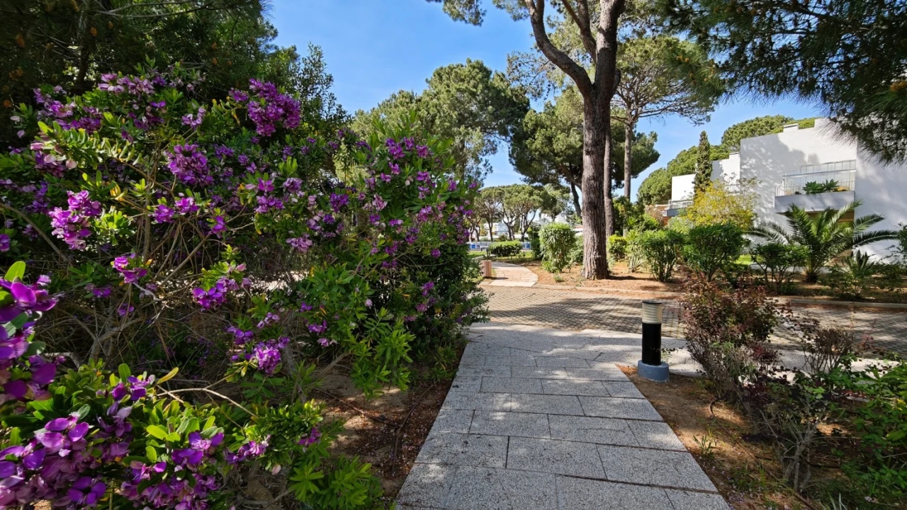 Apartamento T1 para Venda em Quarteira Foto 48