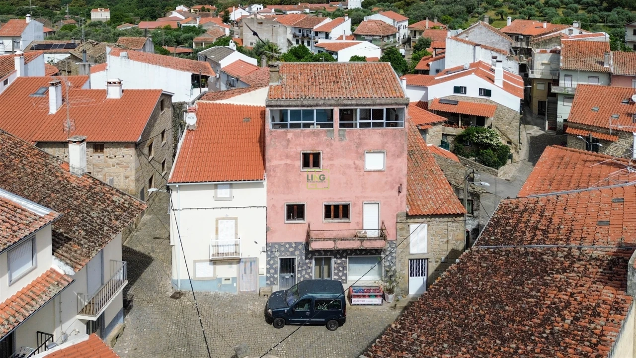 Moradia T4 para Venda em São Miguel de Acha Foto 2