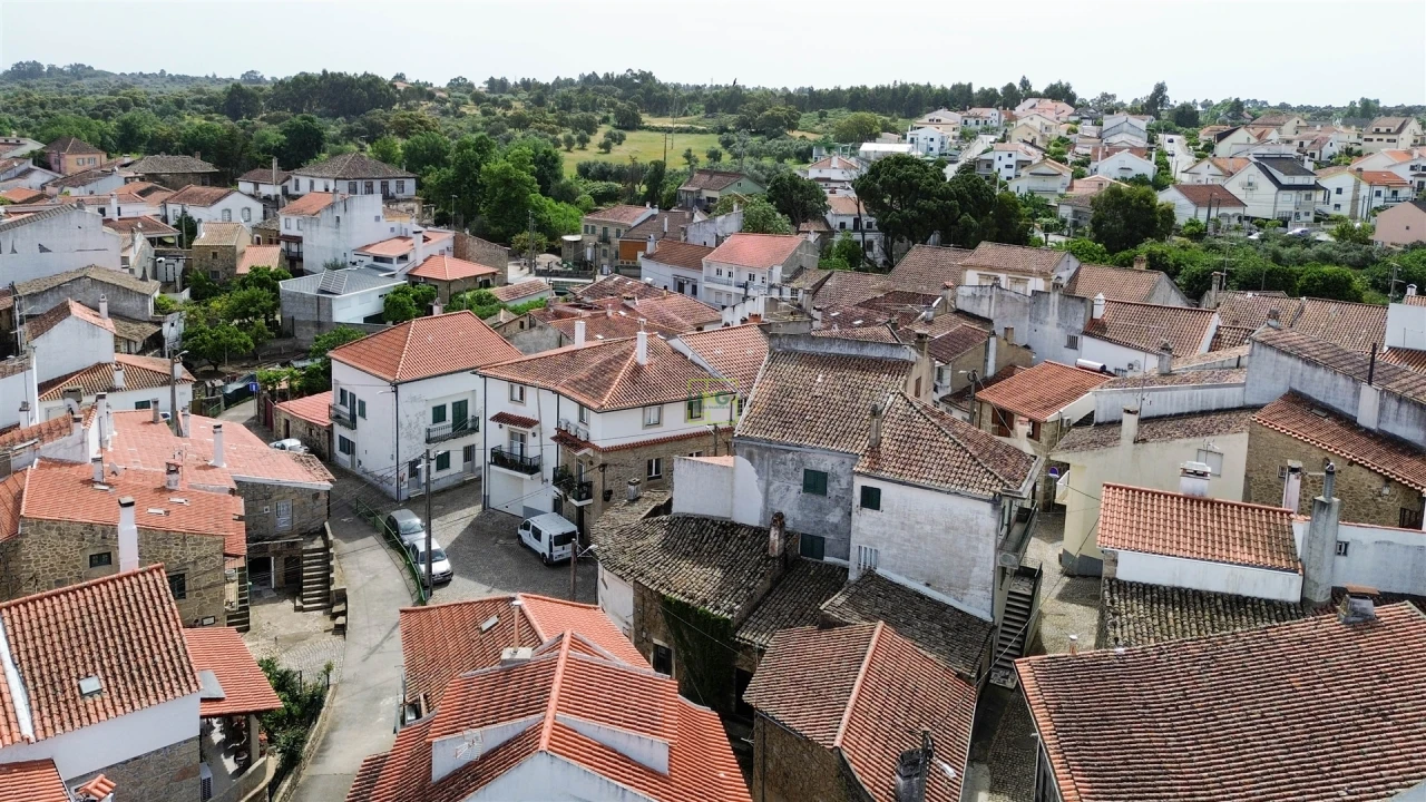 Moradia T4 para Venda em São Miguel de Acha Foto 4