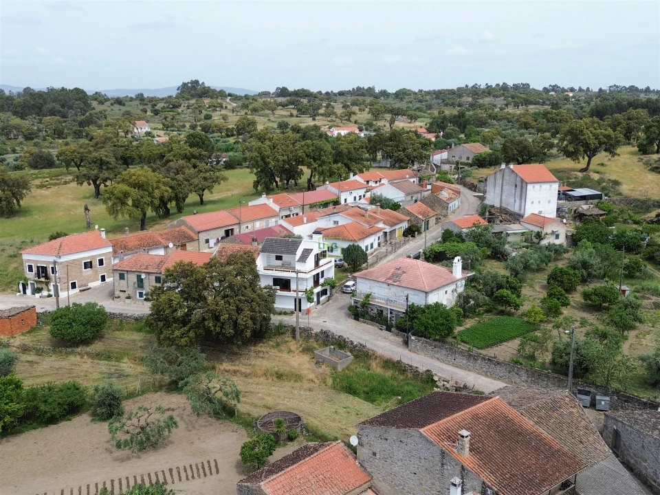 Moradia T4 para Venda em São Miguel de Acha Foto 13