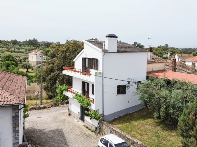 Moradia T4 para Venda em São Miguel de Acha Foto 2