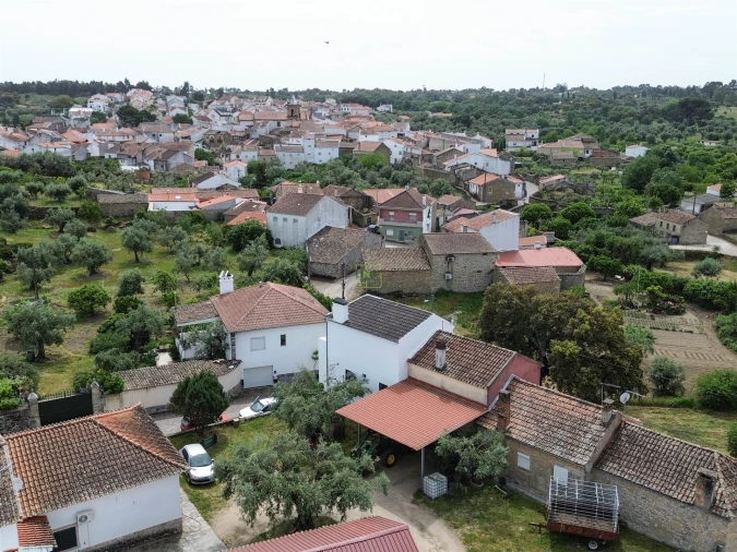 Moradia T4 para Venda em São Miguel de Acha Foto 12