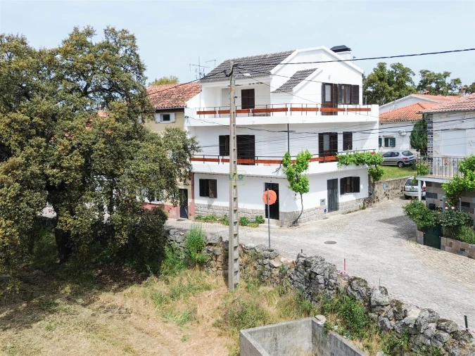 Moradia T4 para Venda em São Miguel de Acha Foto 5