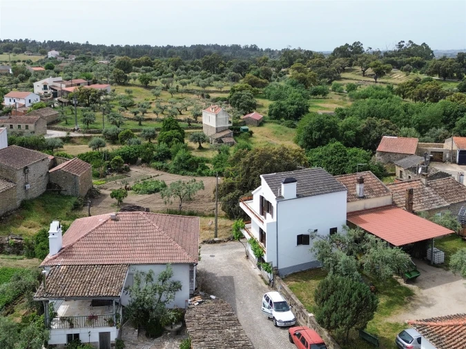 Moradia T4 para Venda em São Miguel de Acha Foto 11