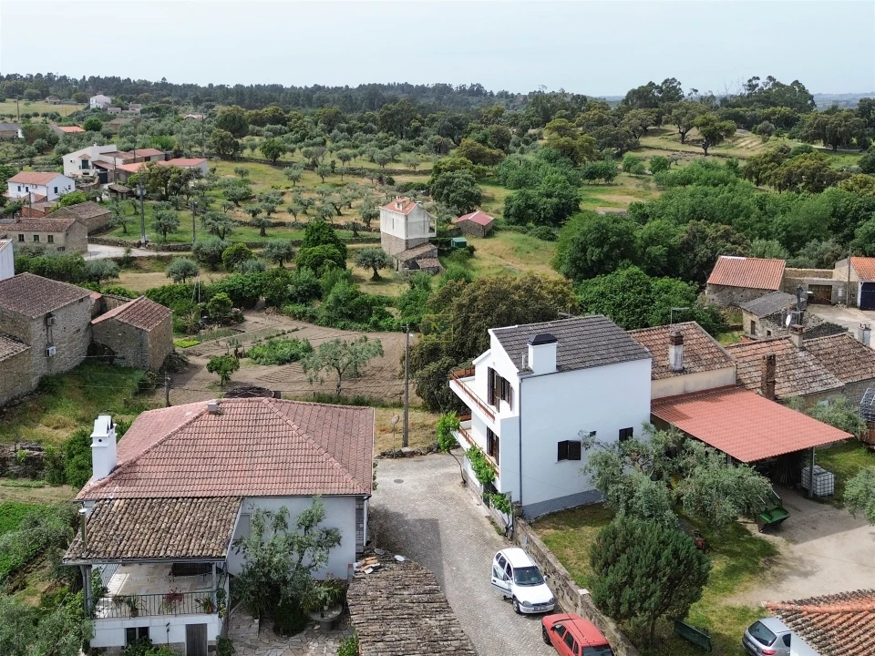 Moradia T4 para Venda em São Miguel de Acha Foto 11