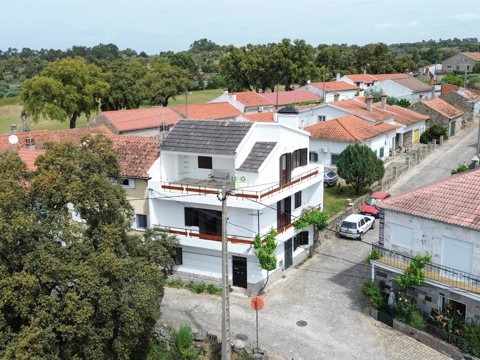 Moradia T4 para Venda em São Miguel de Acha Foto 4