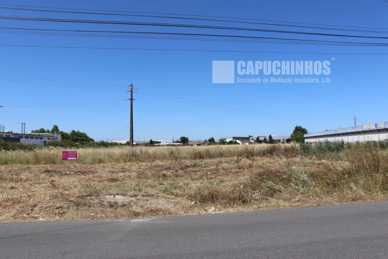 Terreno para Venda em Samora Correia