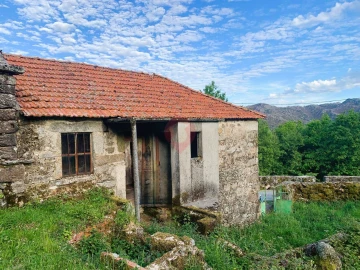 Moradia T2 para Venda em Castro Laboreiro e Lamas de Mouro