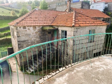 Moradia T2 para Venda em Castro Laboreiro e Lamas de Mouro