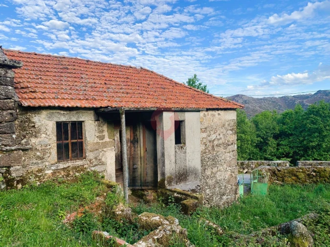Moradia T2 para Venda em Castro Laboreiro e Lamas de Mouro