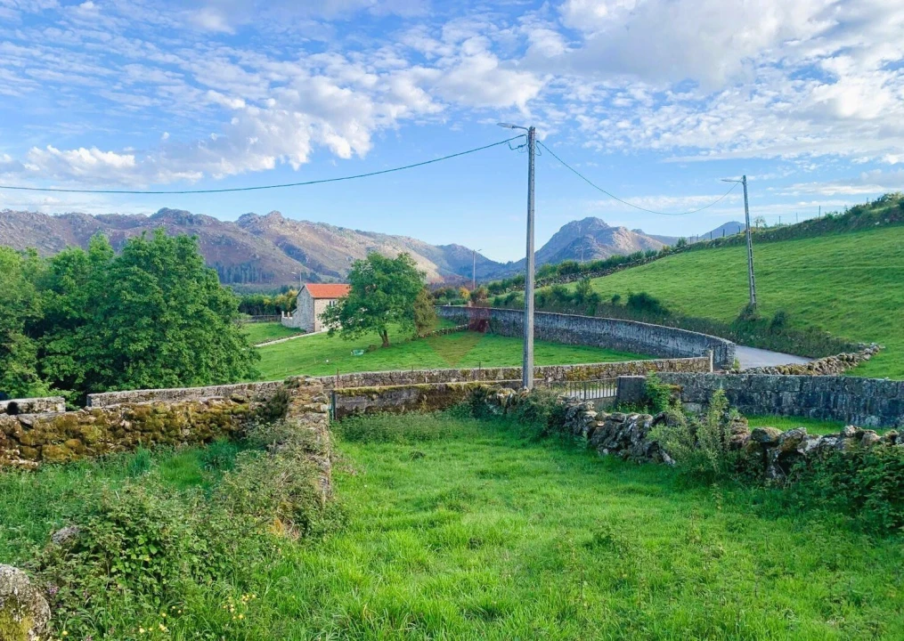 Moradia T2 para Venda em Castro Laboreiro e Lamas de Mouro Foto 4