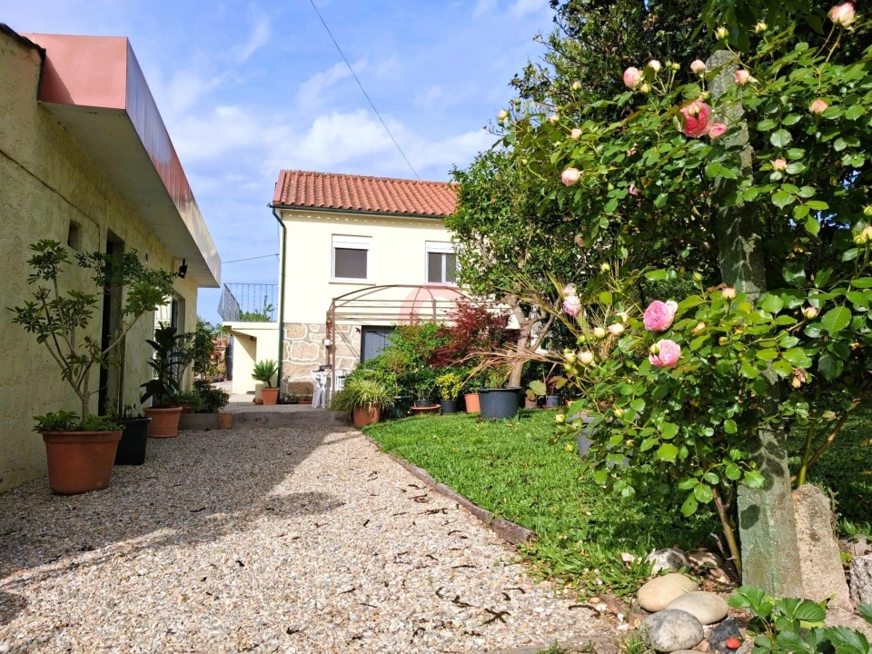 Moradia T3 para Venda em Ceivães e Badim Foto 1