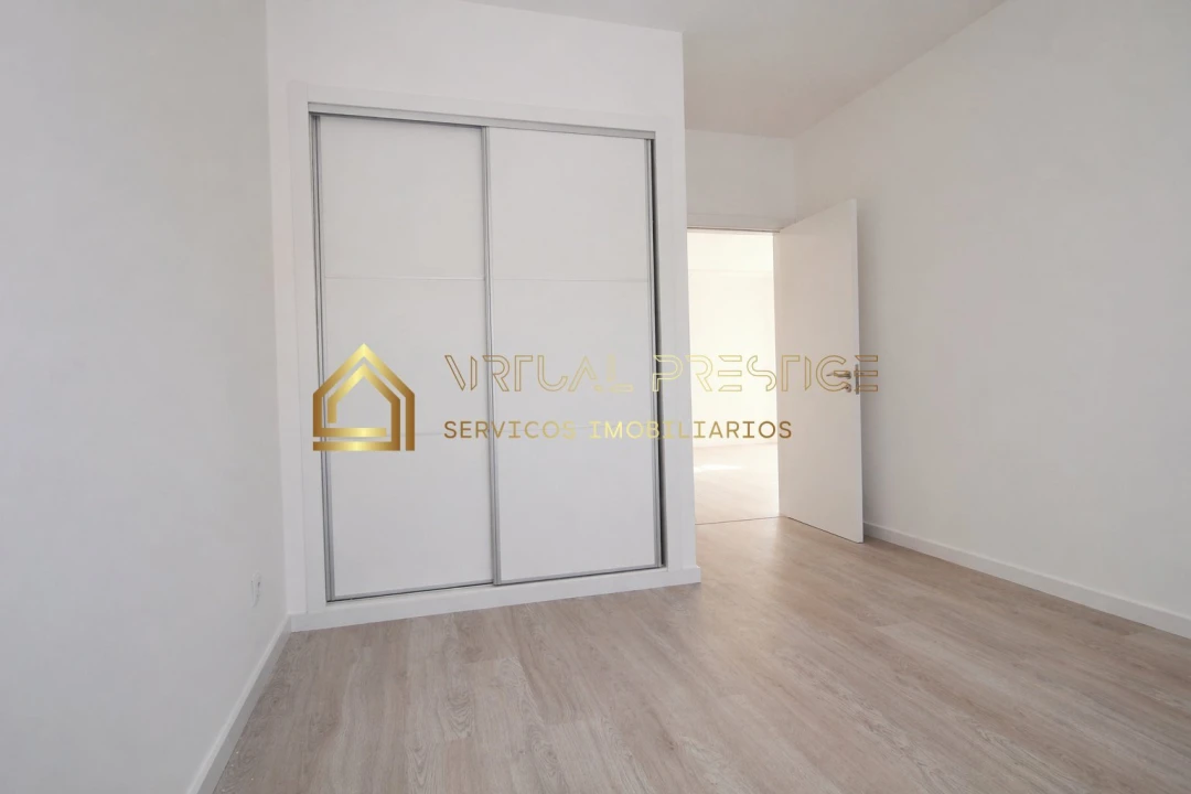 Moradia T4 para Venda em Fernao Ferro Foto 14