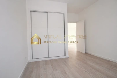 Moradia T4 para Venda em Fernao Ferro