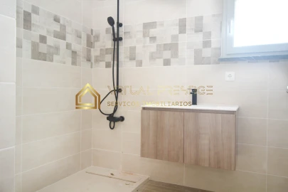 Moradia T4 para Venda em Fernao Ferro