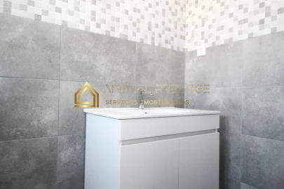 Moradia T4 para Venda em Fernao Ferro